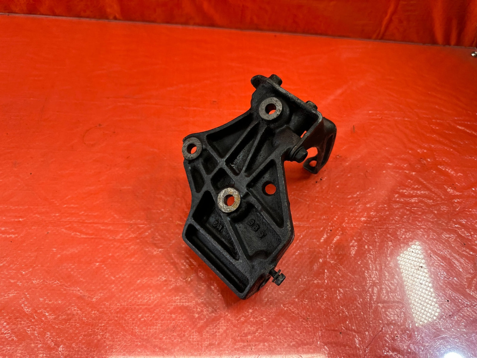 95 98 HONDA ODYSSEY   ALTERNATOR MOUNTING  BRACKET   OEM FACTORY #1938