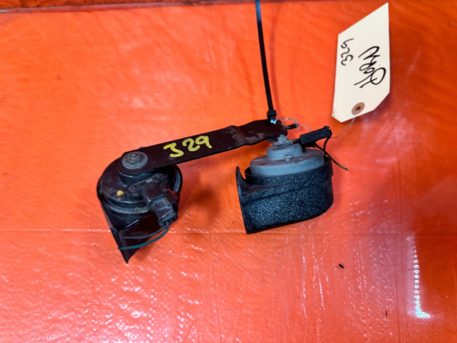 08 15 INFINITI G37 Q60 DUAL HORNS HIGH LOW PITCH SET OEM #3296
