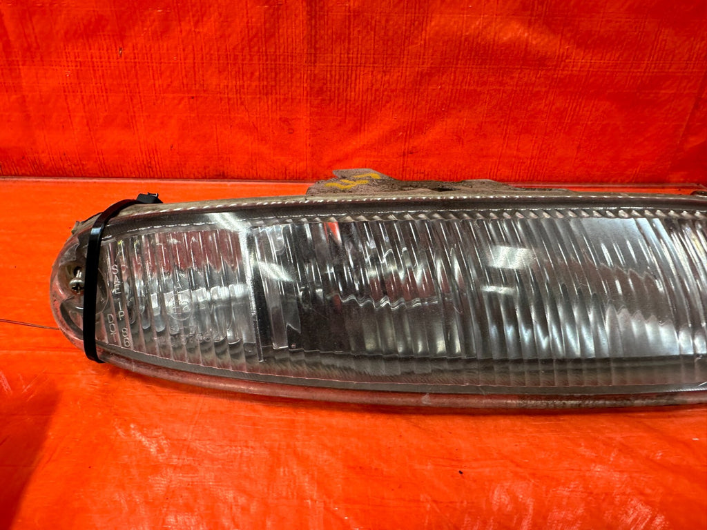 90 97 MAZDA MX 5 MIATA   PASSENGER RIGHT   FRONT BUMPER SIGNAL CORNER LIGHT OEM6