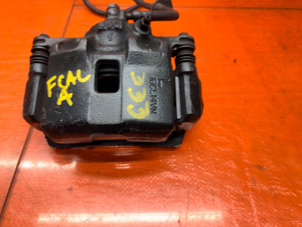 92 95 HONDA CIVIC 1.6L DRIVER LEFT FRONT BRAKE CALIPER WITH BRACKET OEM #33313