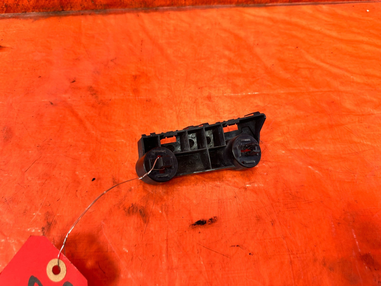 14 24 INFINITI Q50   FENDER MOUNTING BRACKET SUPPORT BRACE DRIVER LEFT OEM 3152