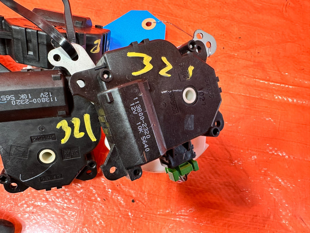 04 14 ACURA TSX   AC FLAP VENT ACTUATOR   ALL OF THE MODULES   OEM 3216