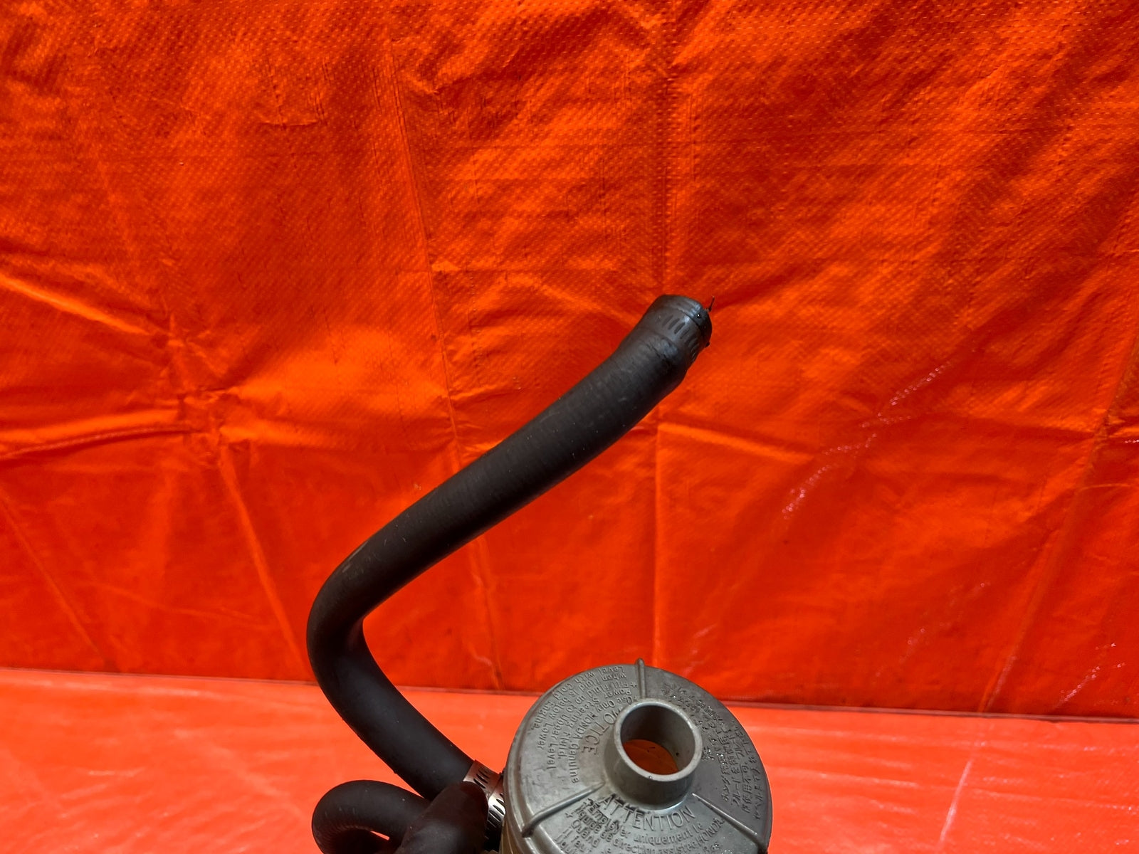 98 02 HONDA ACCORD 2.3L   POWER STEERING RESERVOIR TANK BOTTLE   OEM #1675