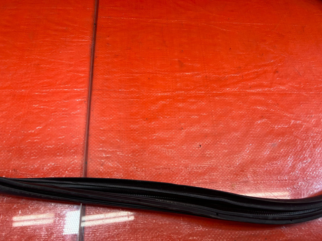 04 08 ACURA TSX   RIGHT FRONT DOOR TO CHASSIS WEATHER STRIP OPEN TRIM OEM #2098