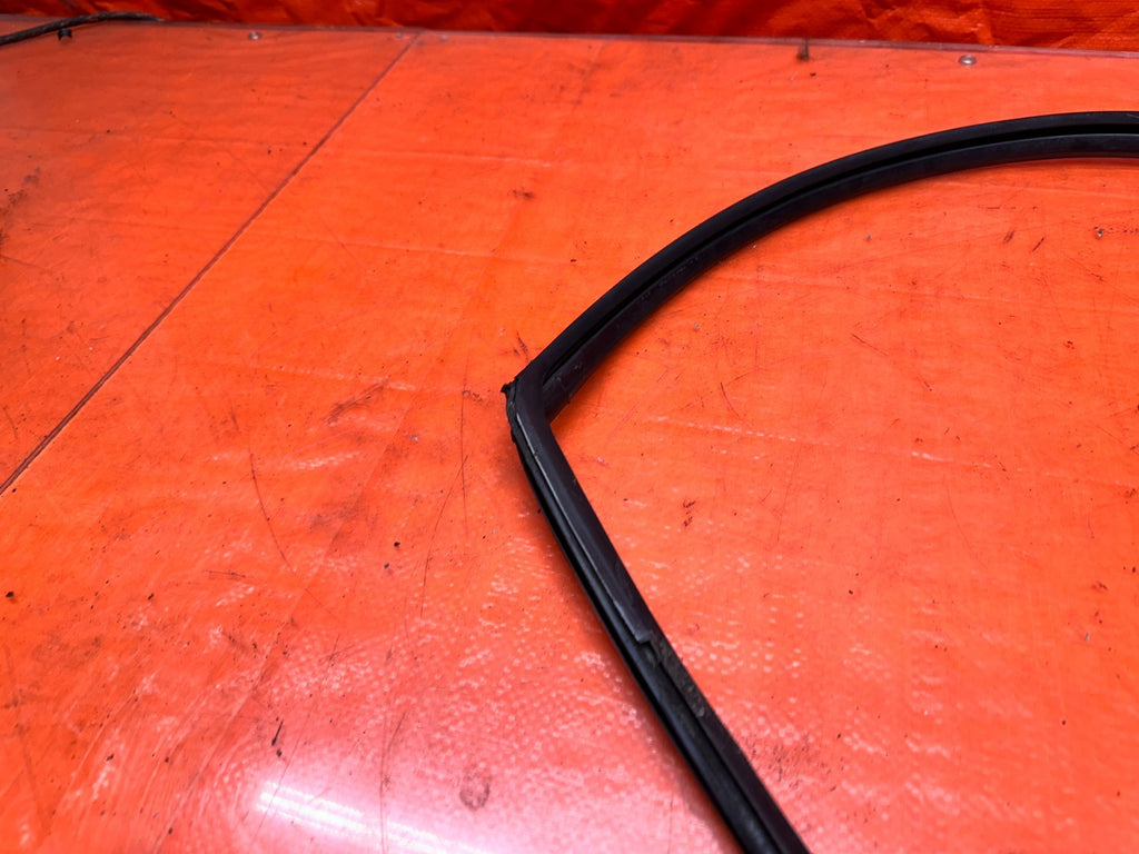 92 96 HONDA PRELUDE LEFT DRIVER WINDOW RUN CHANNEL OEM #33214
