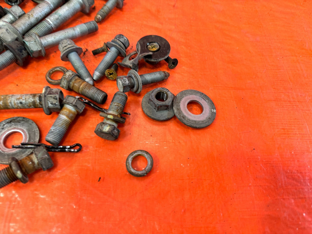 13 16 HYUNDAI GENESIS COUPE   REAR SPINDLE KNUCKLE HUB BOLTS HARDWARE   OEM 3264