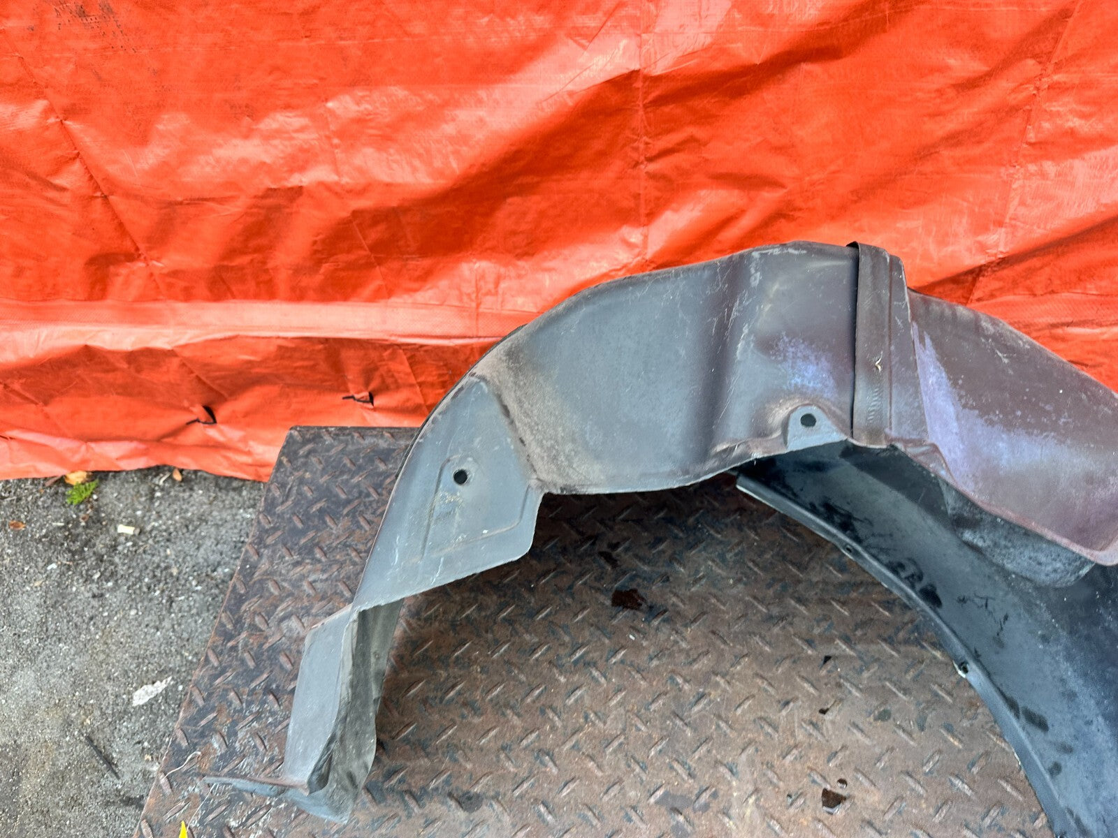 02 10 LEXUS SC430   DRIVER LEFT REAR FENDER LINER SPLASH SHIELD   OEM #2884