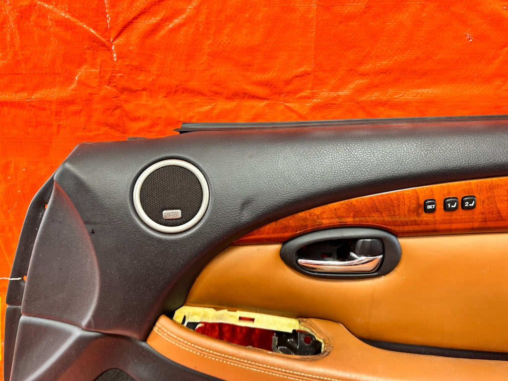 02 05 LEXUS SC430   PASSENGER RIGHT DOOR PANEL   BLACK N PEANUT BUTTER OEM 2886