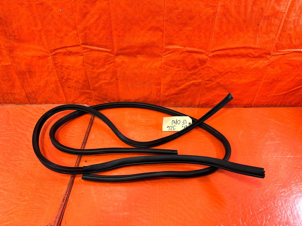 HYUNDAI GENESIS COUPE   CHASSIS TO DOOR OPEN TRIM WEATHER STRIP LEFT RIGHT 3260