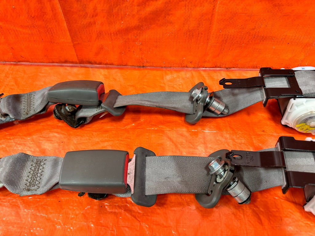 02 06 ACURA RSX TYPE S & BASE   REAR SEAT BELT SET LEFT RIGHT TAN GRAY OEM #2807