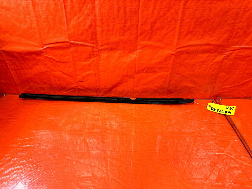 90 97 MAZDA MX 5 MIATA   RIGHT GLASS TRIM BELT WEATHER STRIP   OEM FACTORY #2670