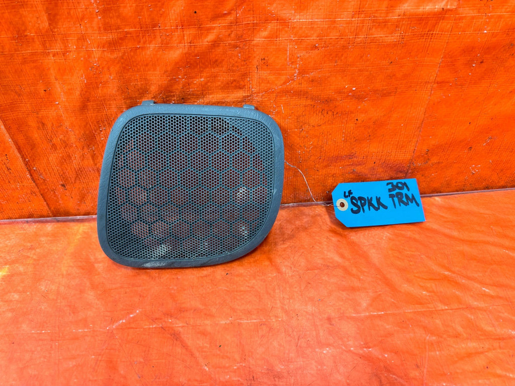 97 98 HONDA CR V CRV   DRIVER LEFT FRONT SPEAKER COVER TRIM GRAY COLOR OEM 3010