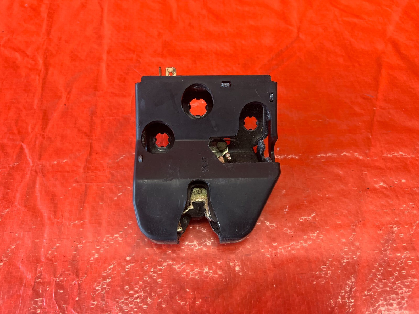 96 00 HONDA CIVIC   COUPE & SEDAN   TRUNK HINGE HATCH LATCH   OEM FACTORY #2311
