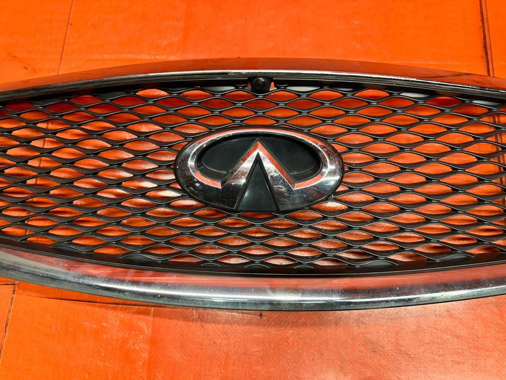 14-15 INFINITI Q50 3.7L AWD FRONT BUMPER RADIATOR GRILLE W/ FRONT CAMERA OEM 3456