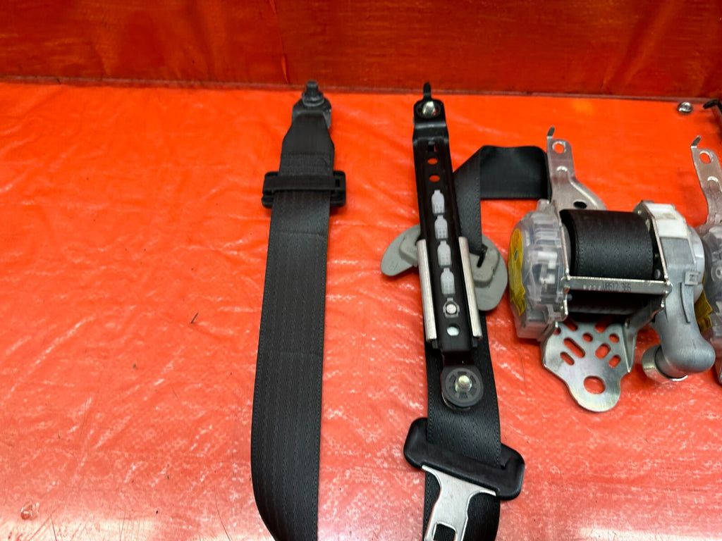08 09 LANCER EVOLUTION X EVO 10   LEFT & RIGHT FRONT SEAT BELTS   OEM OE #2177