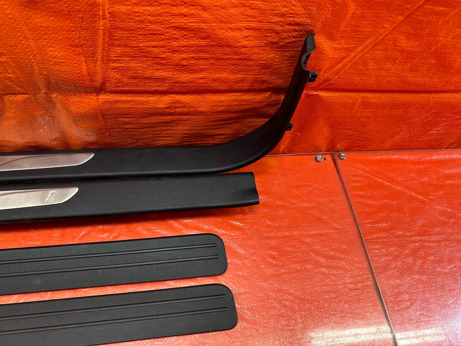 10 16 HYUNDAI GENESIS COUPE   LEFT AND RIGHT FLOOR PILLARS SCUFF PLATES OEM #2194