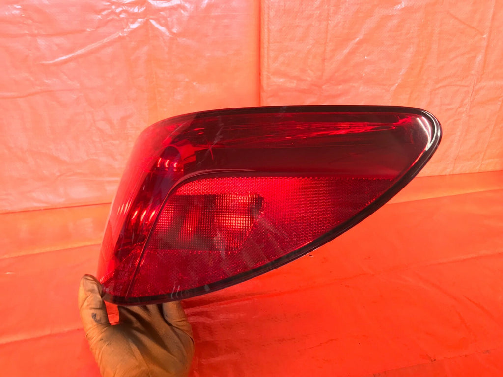 OEM 2007 2008 SEBRING   SEDAN   PASSENGER RIGHT OUTER TAIL LIGHT LAMP 07 084