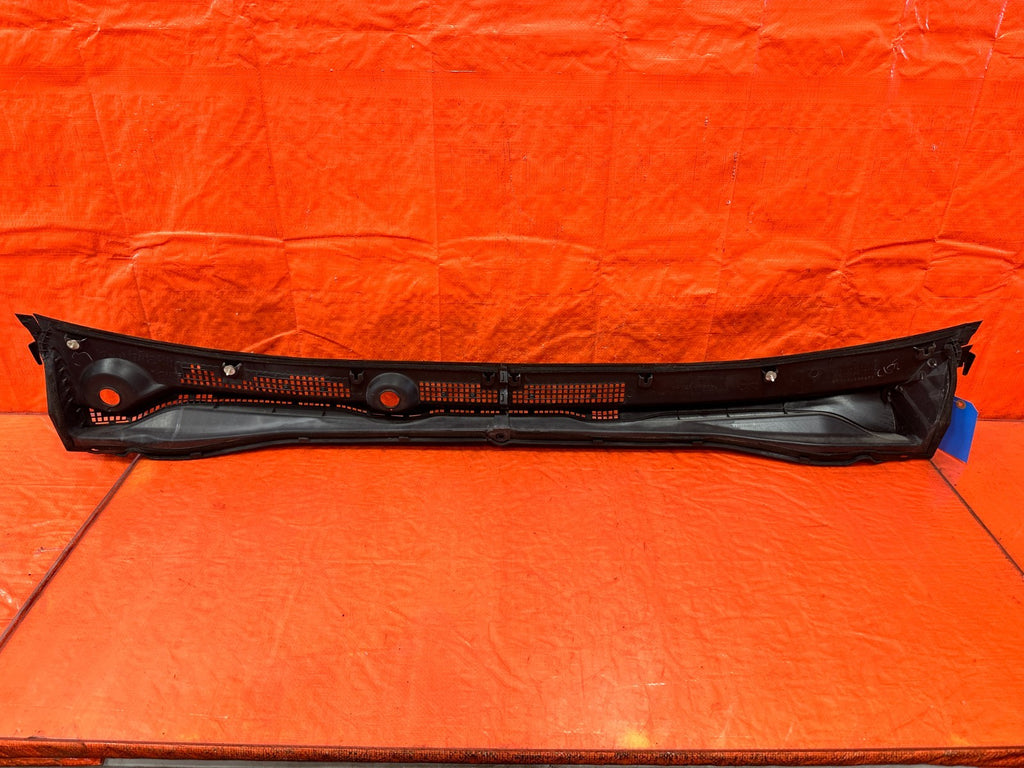 02 05 HONDA CIVIC SI EP3 HATCHBACK   WINDSHIELD WIPER COWL TRIM PLASTIC OEM 3086