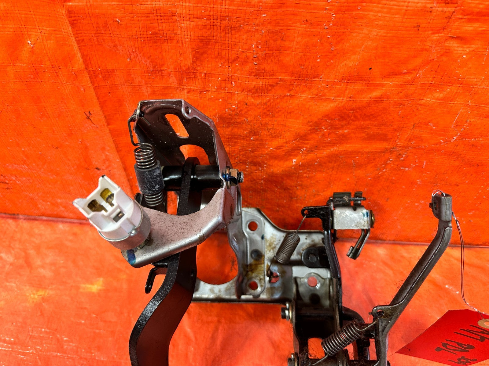 94 01 ACURA INTEGRA   AUTOMATIC TRANSMISSION MODEL   GAS AND BRAKE PEDAL OEM 3091