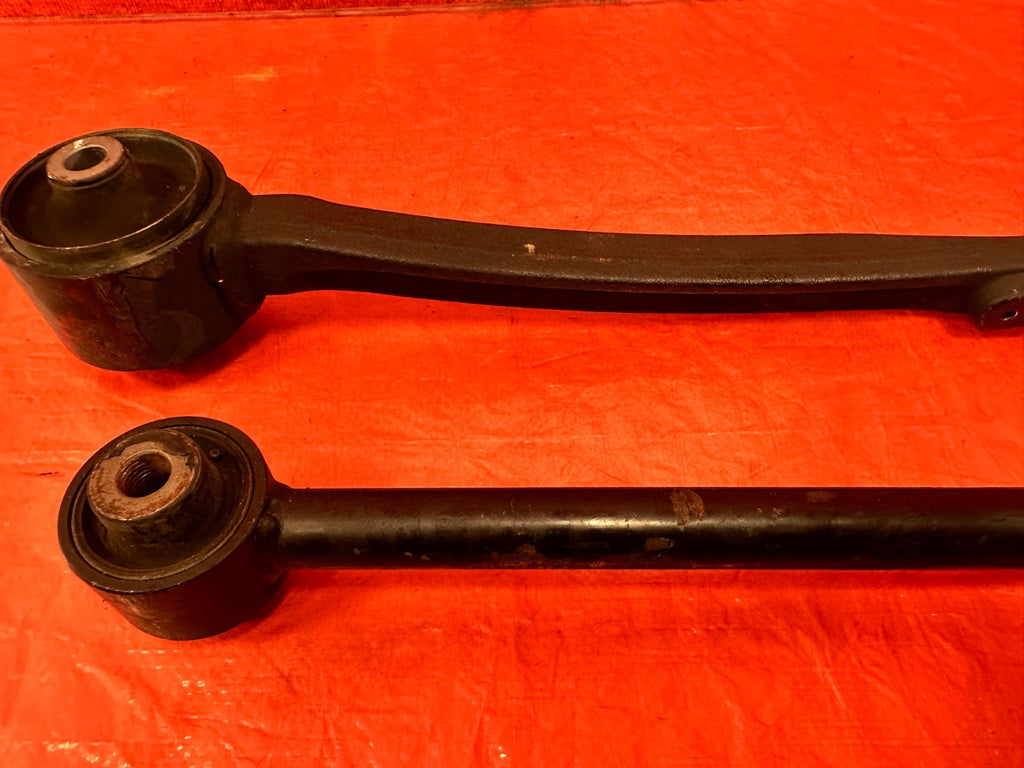 13 16 HYUNDAI GENESIS COUPE   RIGHT FRONT LOWER CONTROL ARMS    OEM 3187