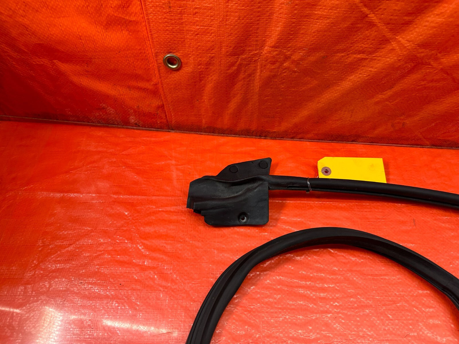 94 01 ACURA INTEGRA SEDAN DRIVER LEFT REAR WEATHER STRIP TRIM SEAL OEM #2298