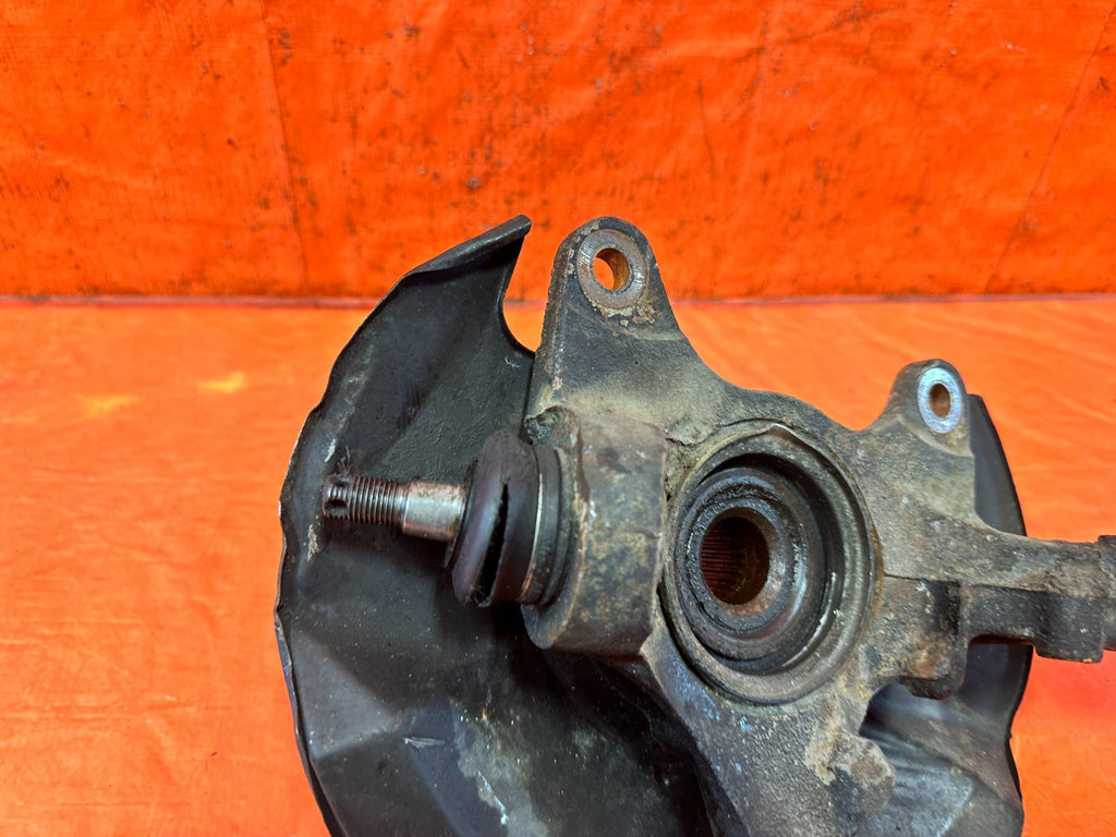 92 95 HONDA CIVIC   EX MODEL   PASSENGER RIGHT FRONT SPINDLE KNUCKLE HUB   32710