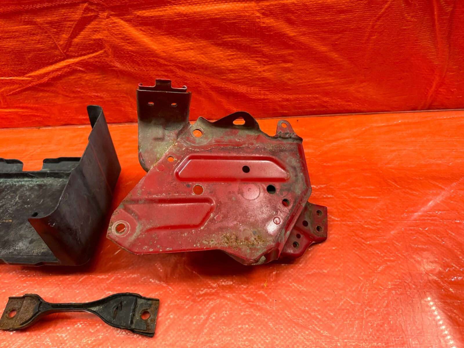 06 11 HONDA CIVIC   BATTERY TRAY AND PLASTIC COMBO   OEM OE #2044