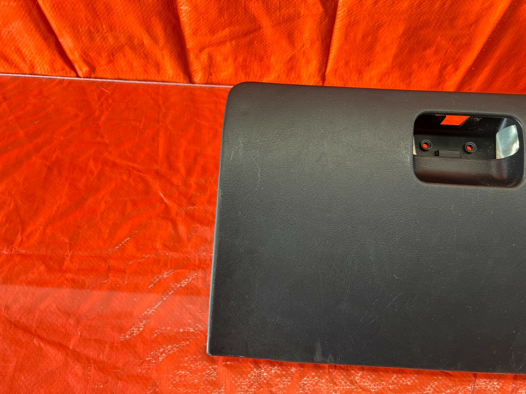 94 01 ACURA INTEGRA 2 & 4 DOOR   GLOVE BOX   BLACK   NO LOCK PRESENT   OEM #956