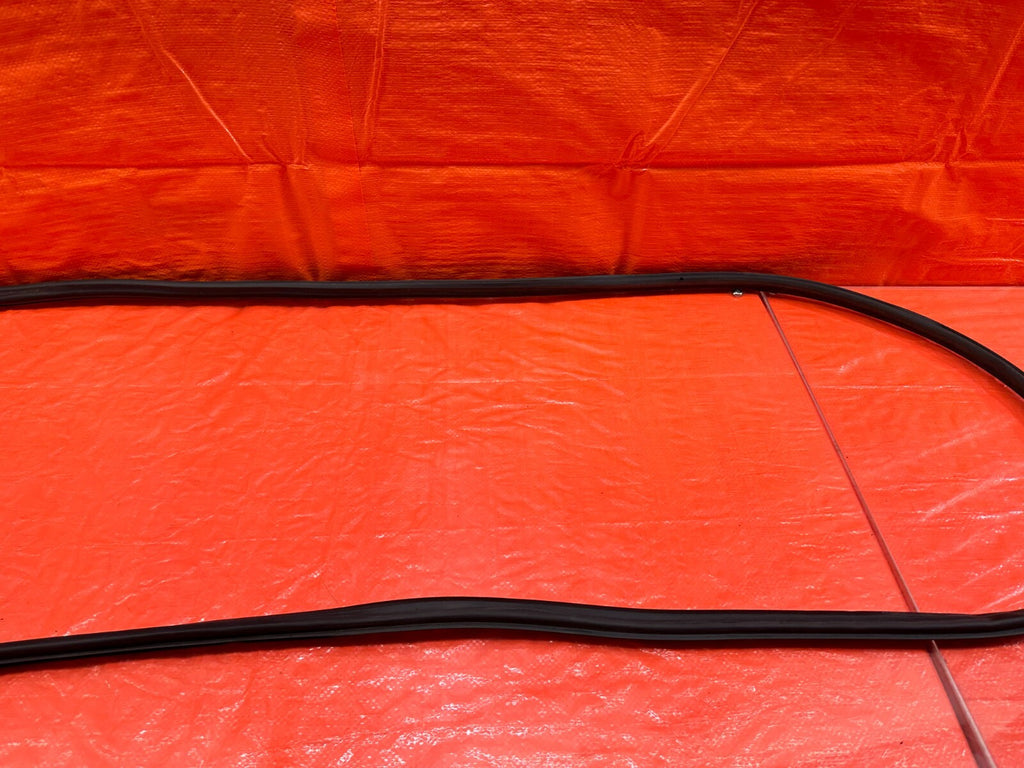 02 06 ACURA RSX   PASSENGER RIGHT FRONT   WEATHER STRIP TRIM SEAL GASKET OEM 1836