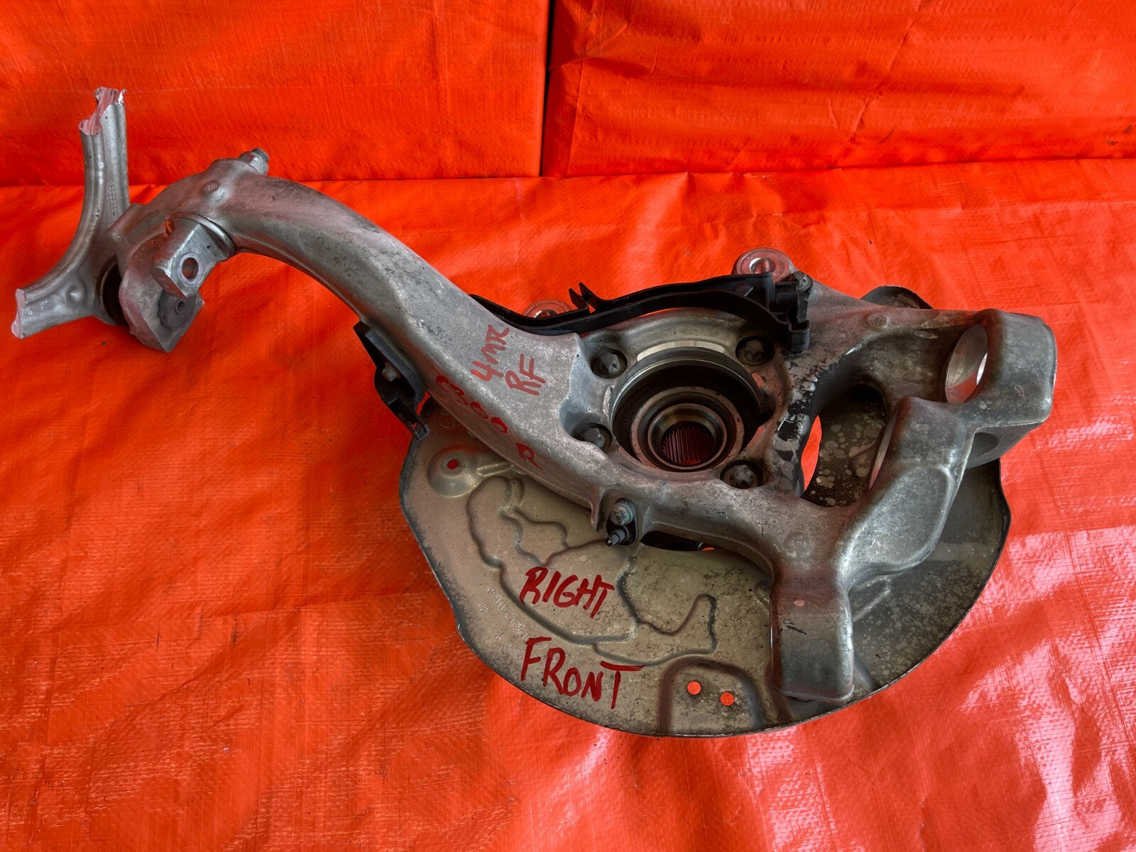 15 20 MERCEDES BENZ C300 4MATIC   PASSENGER RIGHT FRONT SPINDLE KNUCKLE HUB OEM 6