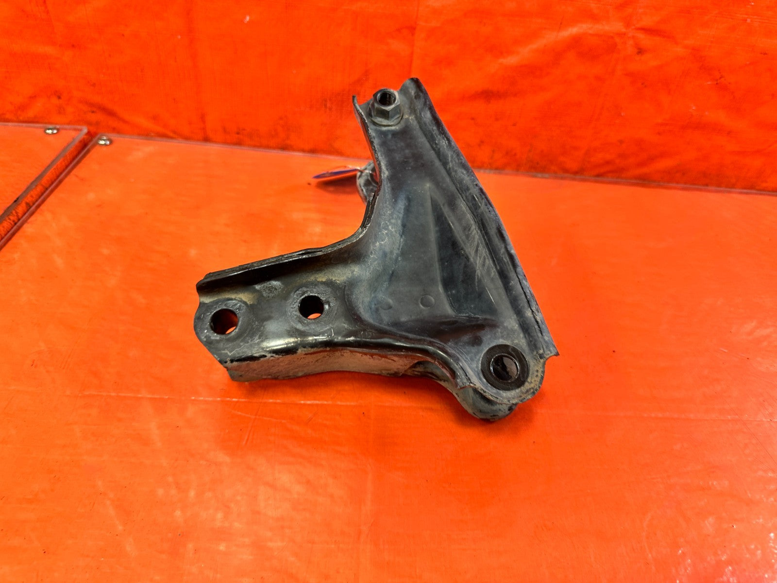97 01 HONDA CR V CRV   4X4 AWD AUTOMATIC TRANSMISSION REAR TRANSMISSION BRACKET1