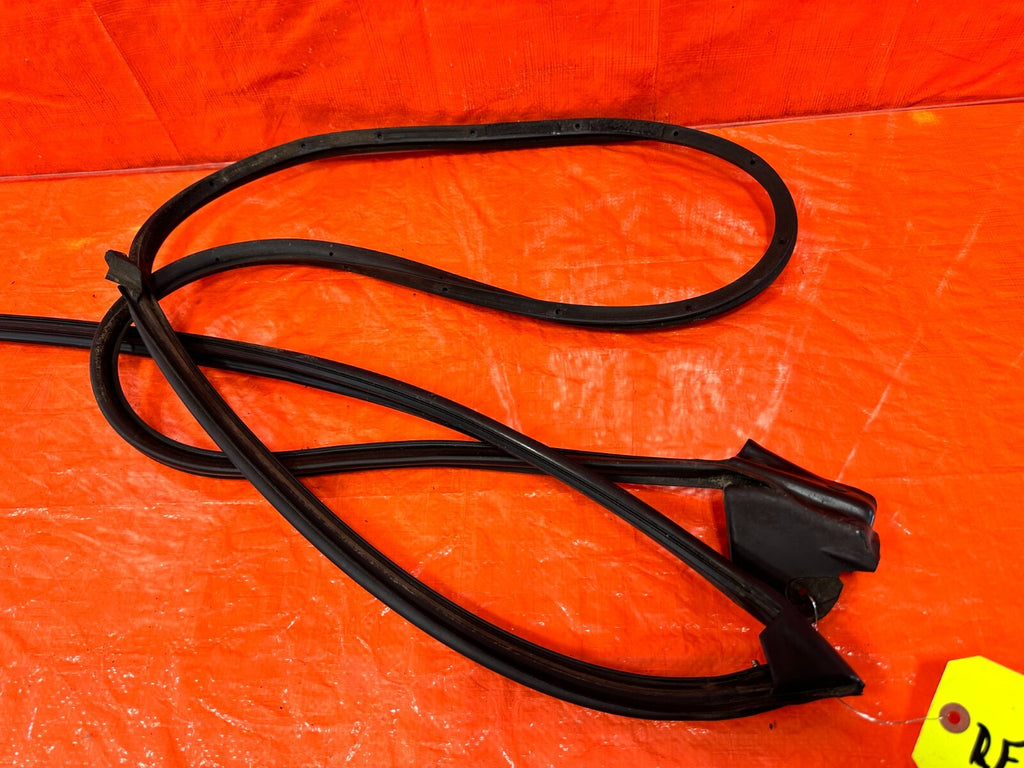 90 97 MAZDA MX 5 MIATA PASSENGER RIGHT   WEATHER STRIP TRIM SEAL GASKET OEM #2678