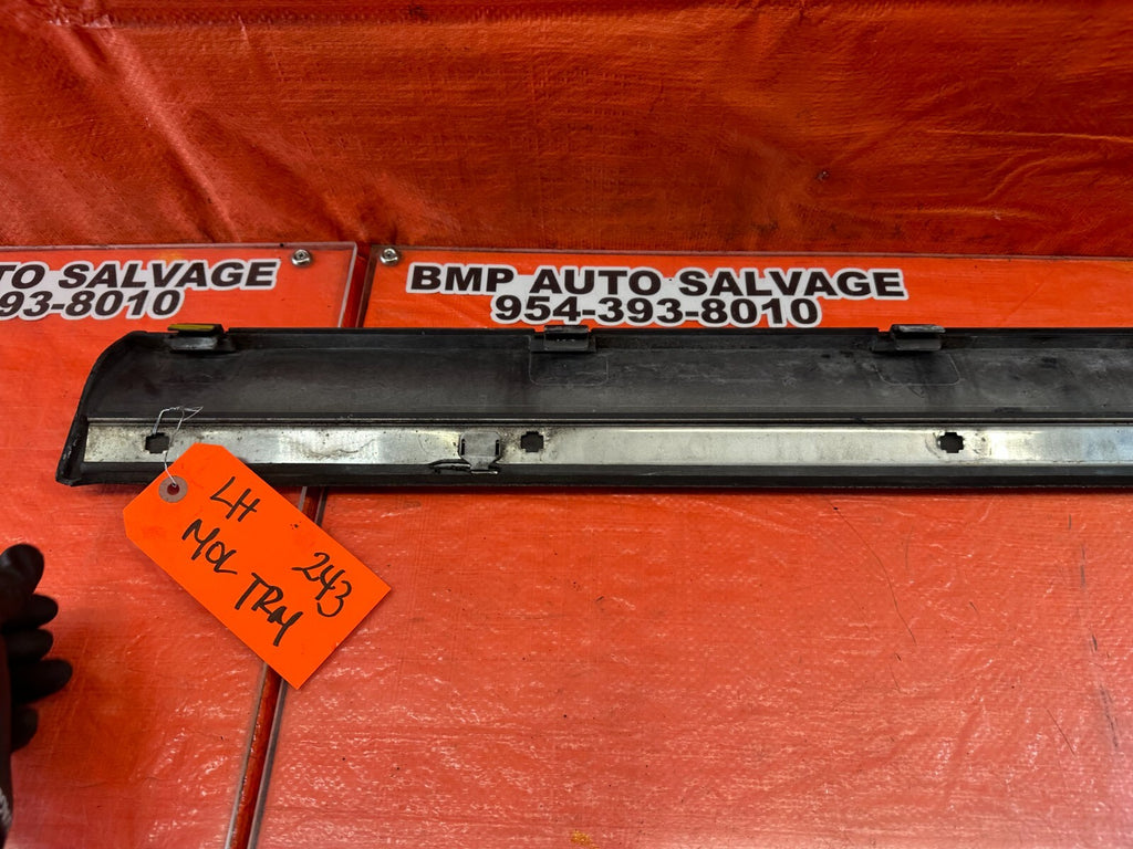 88 89 HONDA CRX   LEFT   LOWER DOOR MOLDING TRIM INSERT LINER LINING OEM #24310