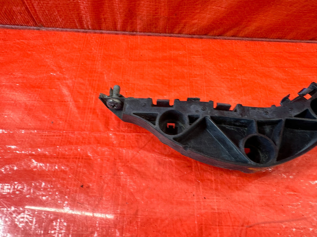 06 11 HONDA CIVIC   RIGHT FRONT   FENDER RETAINER CLIP BRACKET   OEM #1944