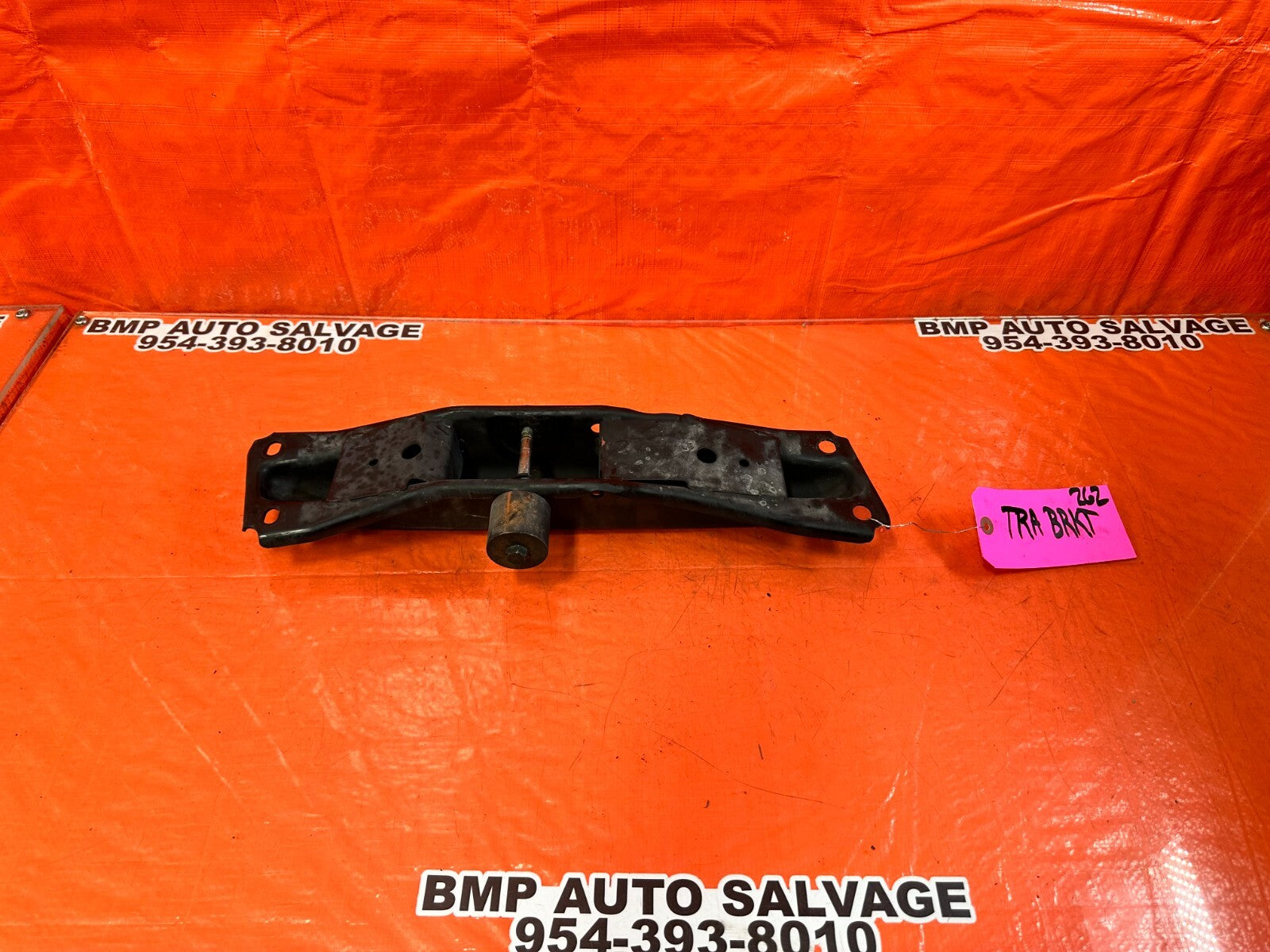 03 09 NISSAN 350Z   AUTOMATIC TRANSMISSION BRACKET   OEM FACTORY #2620
