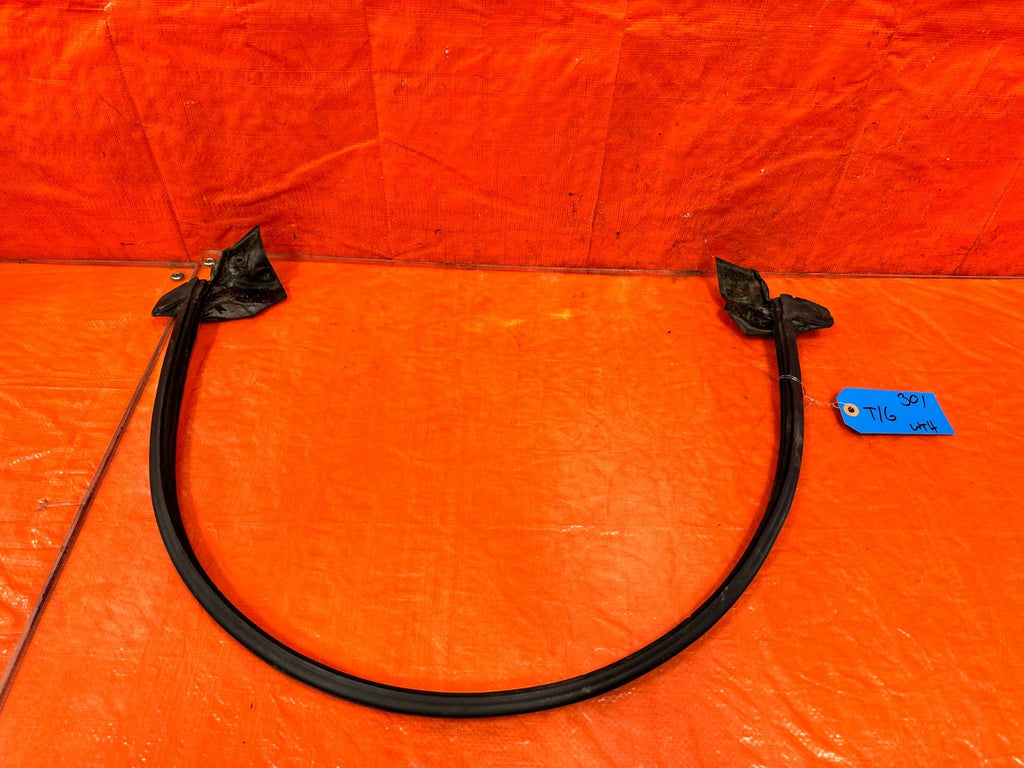 97 01 HONDA CR V CRV   REAR TRUNK WEATHER STRIP GASKET SEAL   OEM FACTORY #3010