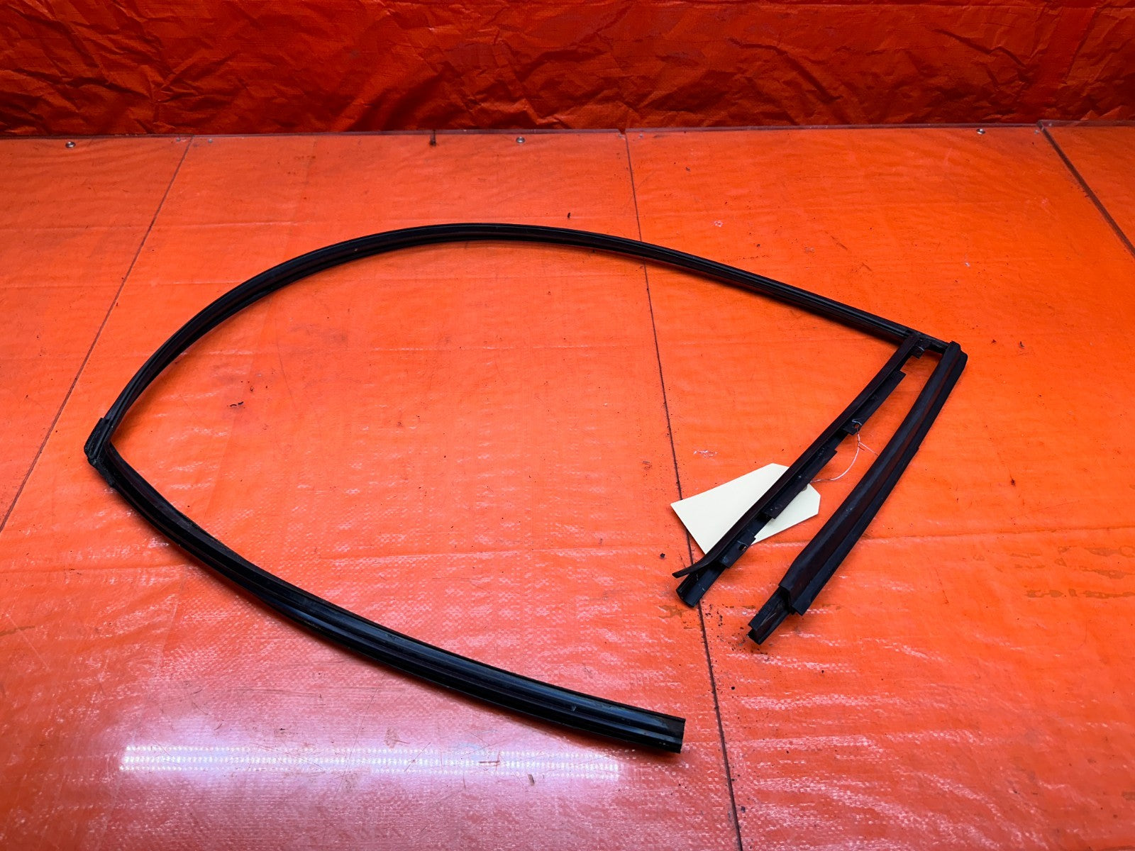 94 01 ACURA INTEGRA 2D RIGHT PASSENGER DOOR WINDOW RUN CHANNEL SEAL OEM #33110