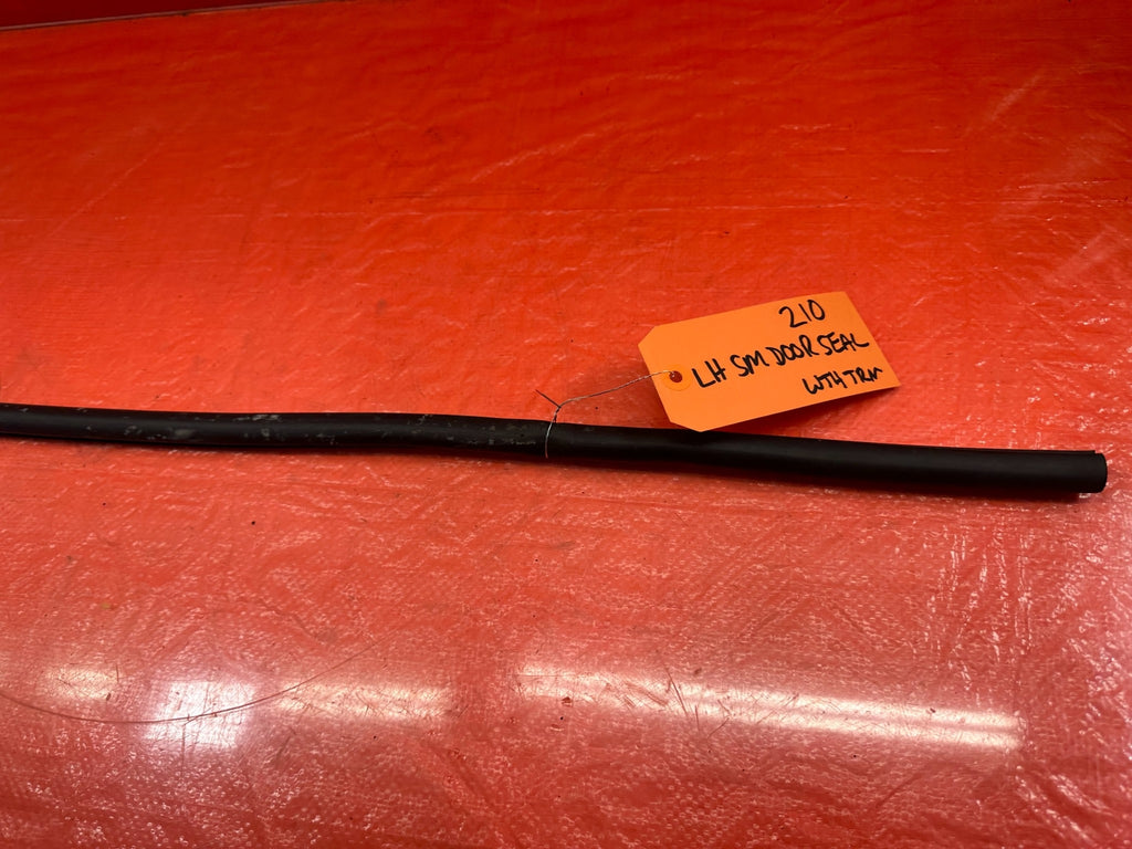 97 01 HONDA PRELUDE LEFT OR RIGHT FRONT LOWER DOOR WEATHER STRIP SEAL OEM #210 15