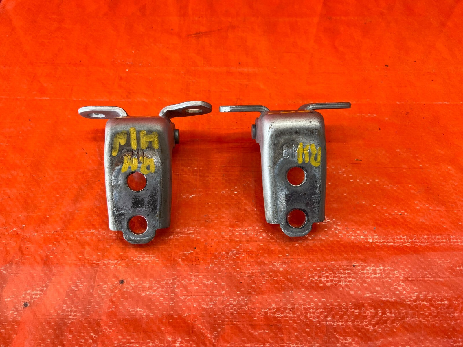 02 06 ACURA RSX   PASSENGER RIGHT FRONT DOOR HINGE SET UPPER LOWER   OEM #1228