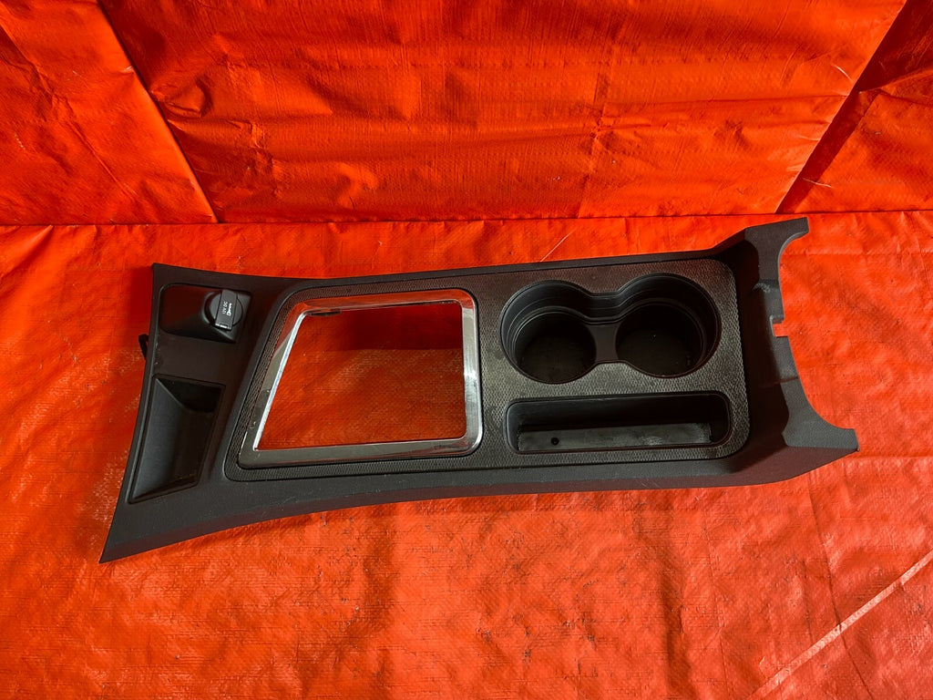 11 14 DODGE CHALLENGER 5.7L R/T AUTOMATIC   INTERIOR SHIFTER CONSOLE CUP HOLDER0