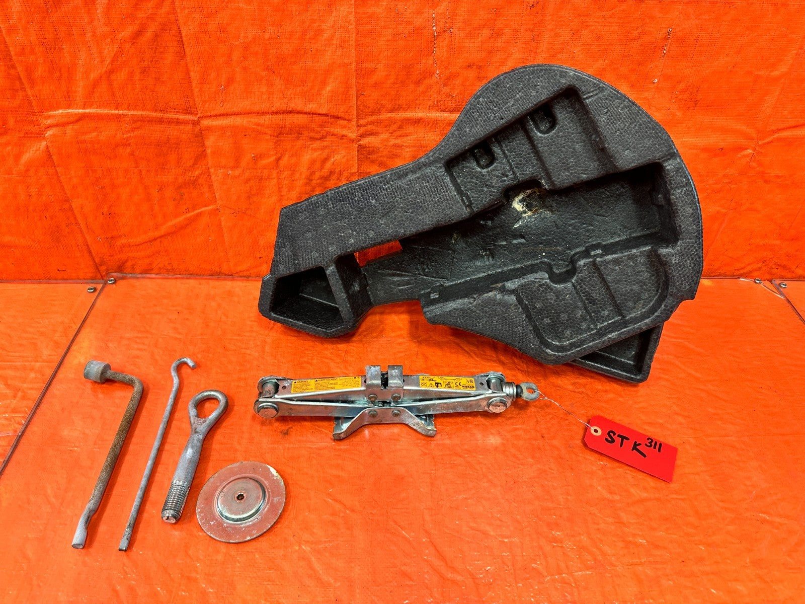 08 09 INFINITI G37 2D COUPE SPORT S   SPARE TIRE FOAM AND TOOL KIT   OEM #3110