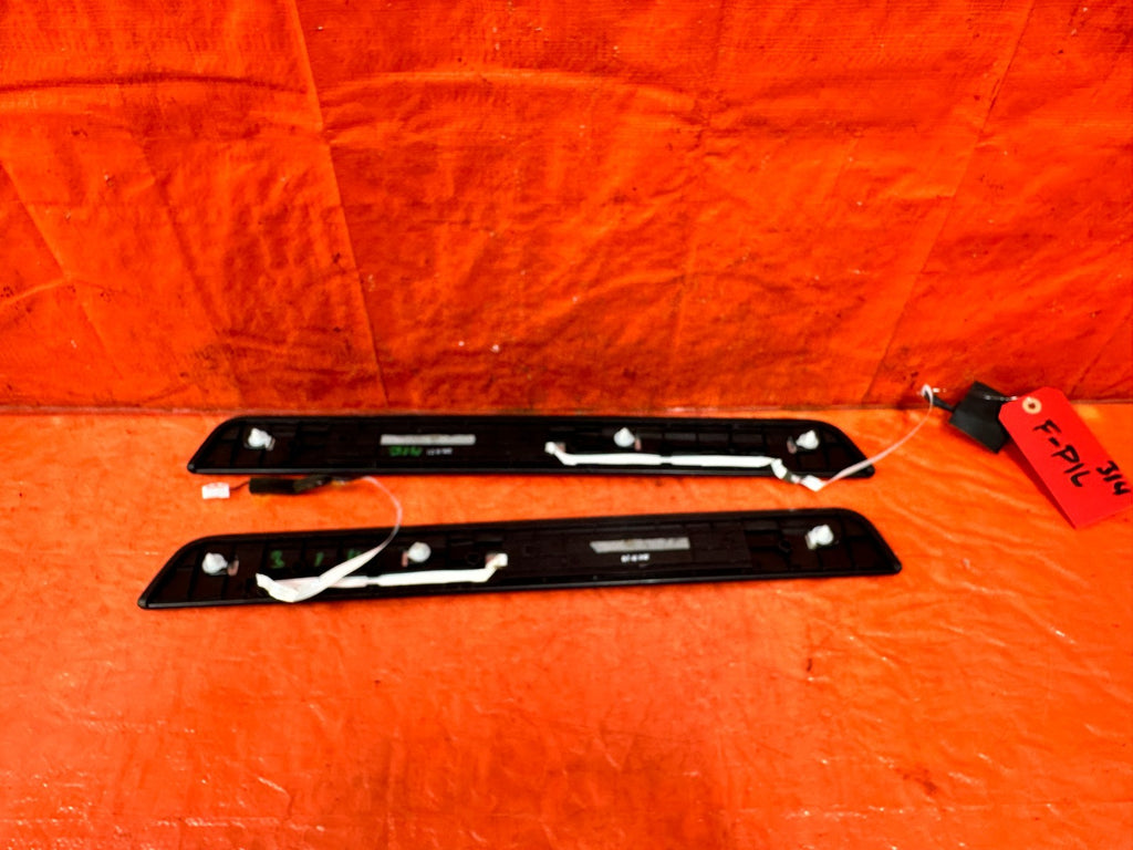 16 20 INFINITI Q50   ILLUMINATING FLOOR PILLAR SCUFF PLATE SET   OEM FACTORY 3143