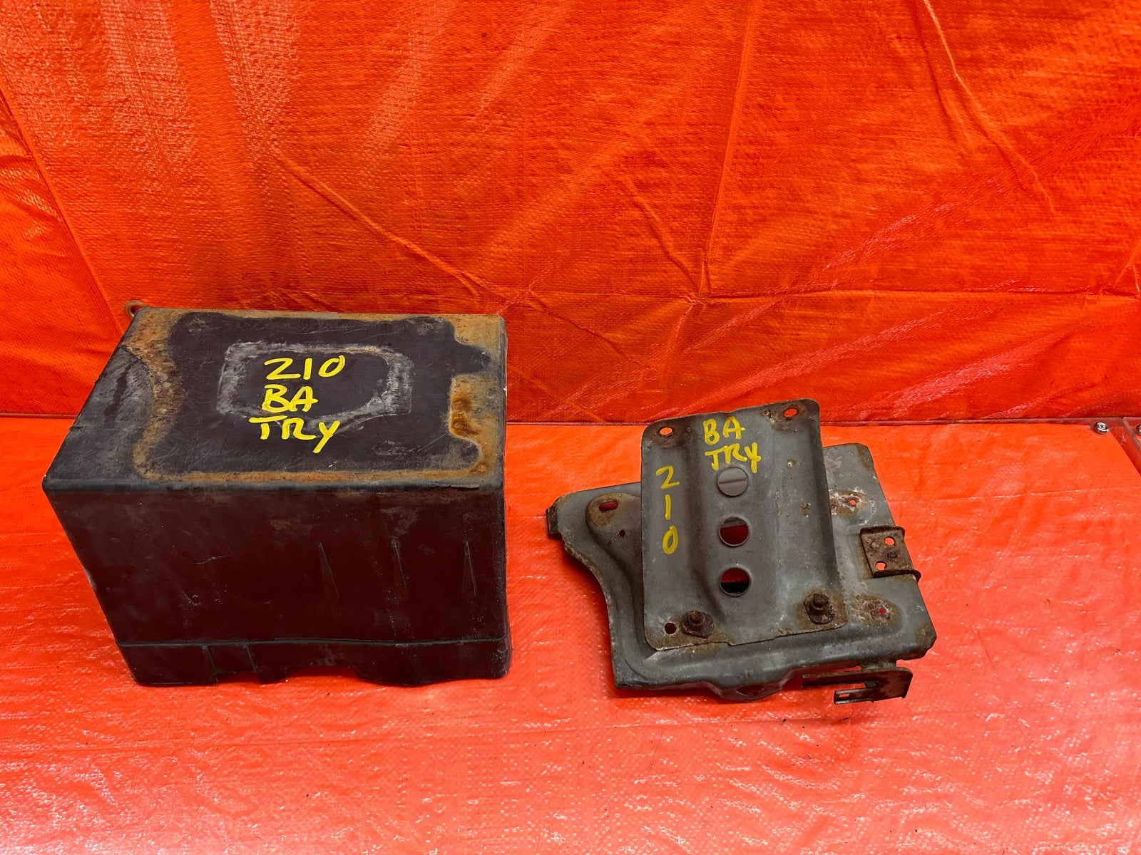 92 01 HONDA PRELUDE   BATTERY TRAY W/ MOUNTING BRACKET   OEM #2108
