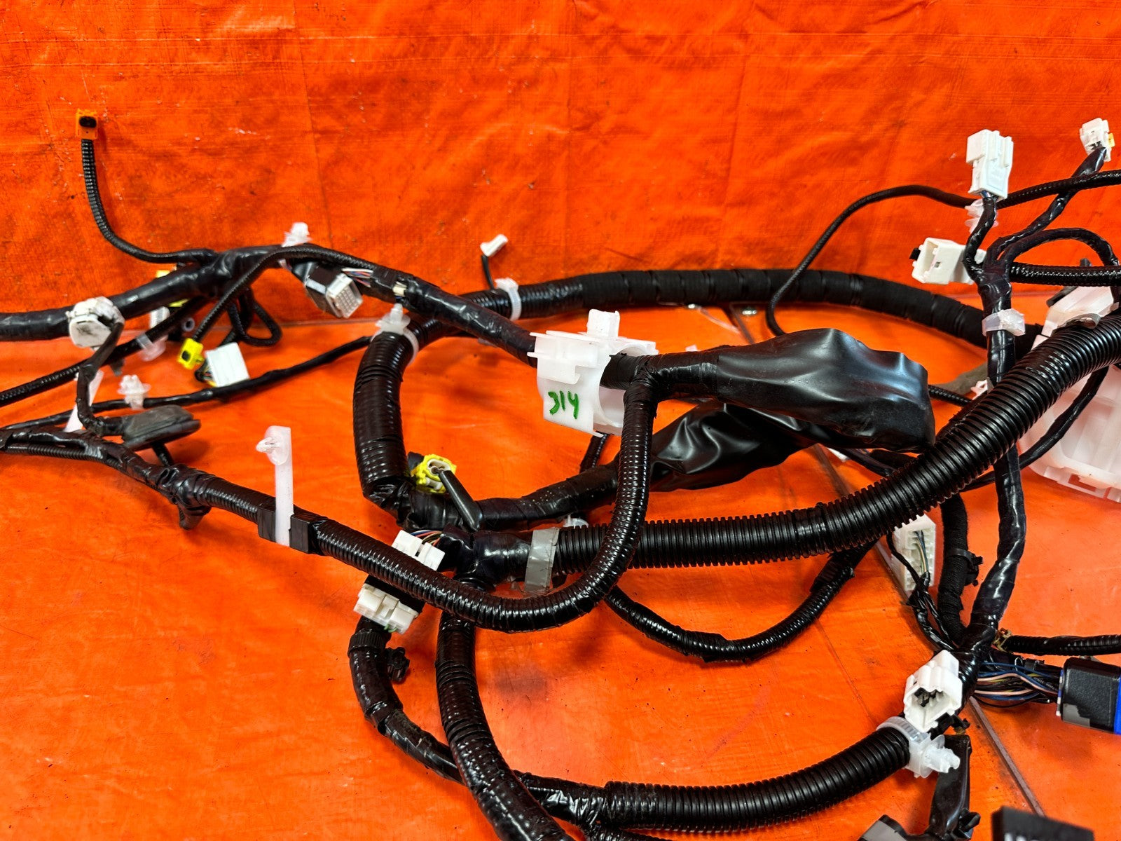 16 17 INFINITI Q50 RED SPORT 400   INTERIOR FLOOR BODY HARNESS   24014 6HB6A 3148