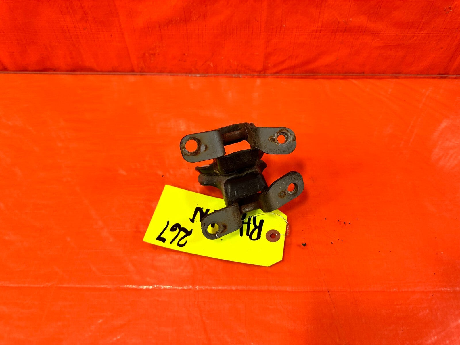 90 93 MAZDA MX 5 MIATA   PASSENGER RIGHT DOOR HINGE SET UPPER LOWER   OEM #2677