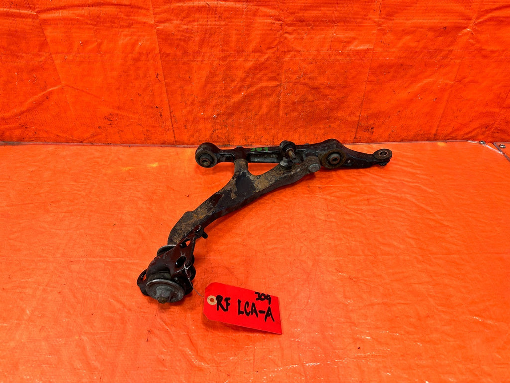 94 01 ACURA INTEGRA RIGHT FRONT SPINDLE KNUCKLE HUB AND ARMS OEM FACTORY OE #30916