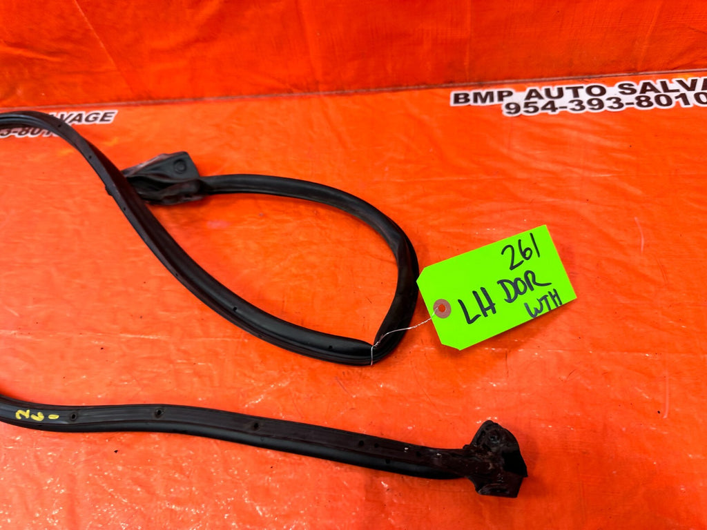 02 10 LEXUS SC430   DRIVER LEFT DOOR WEATHER STRIP GASKET   OEM FACTORY #265
