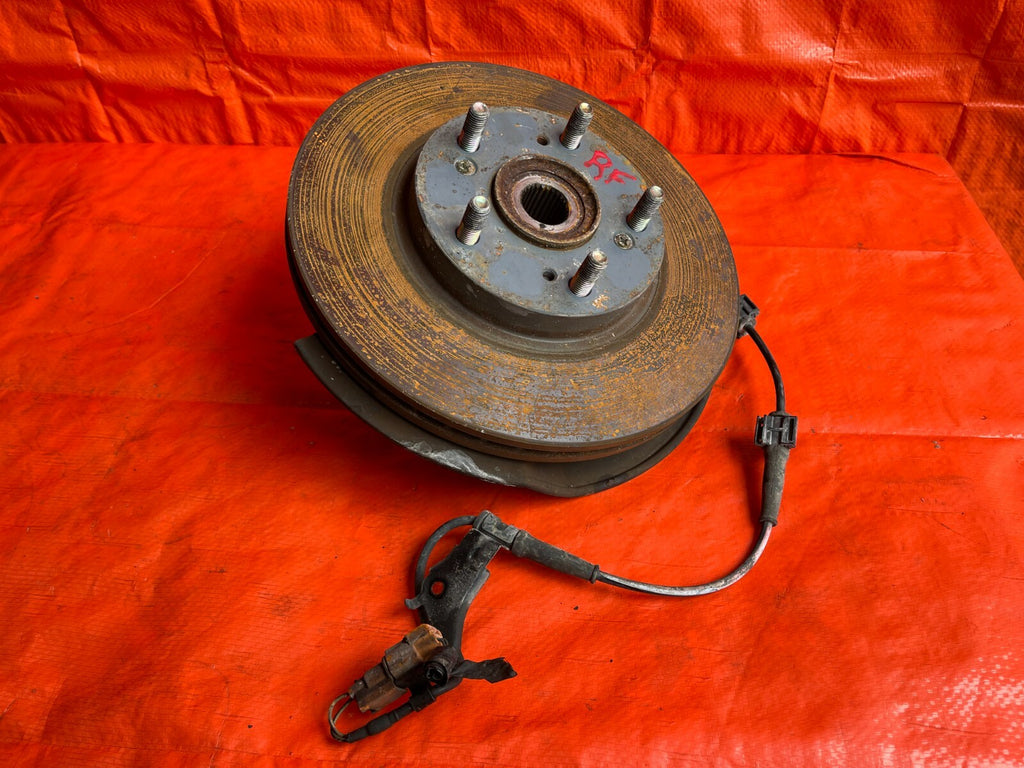 02 04 HONDA CR V CRV   4WD ONLY   PASSENGER RIGHT FRONT SPINDLE KNUCKLE HUB OE6