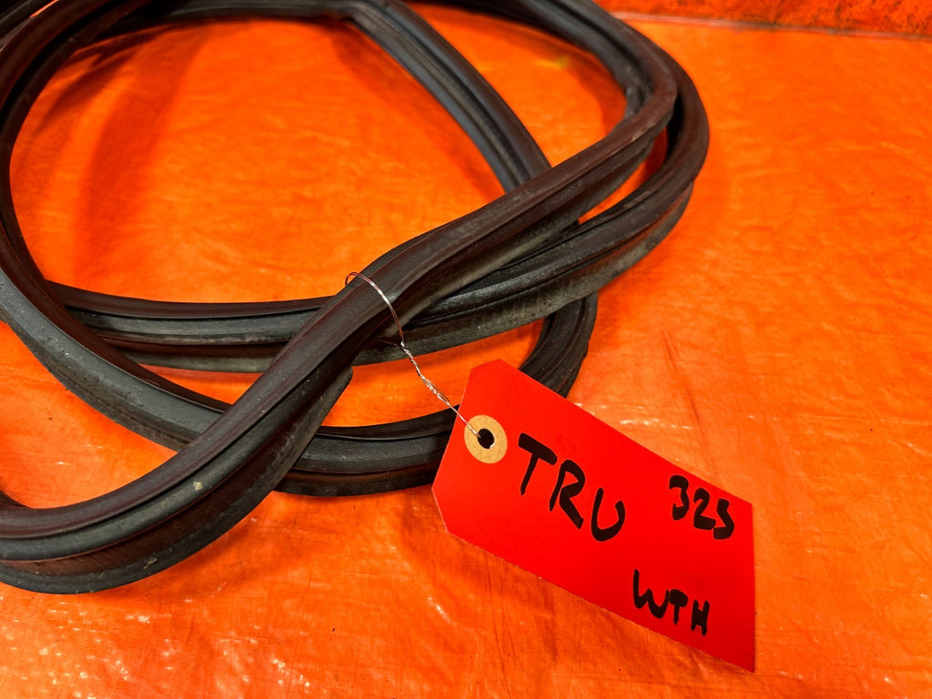 90 91 HONDA CIVIC HATCHBACK   TRUNK TAIL GATE HATCH WEATHER STRIP   OEM #3254