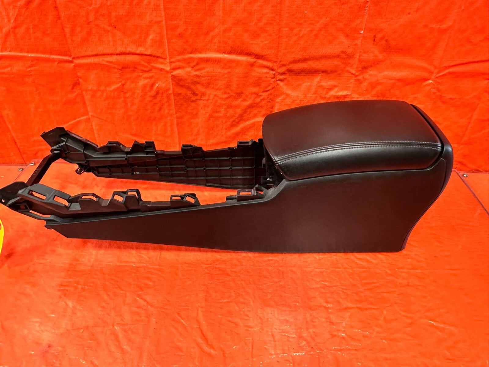 16 20 INFINITI Q50 / 17 20 Q60   ARM REST CENTER CONSOLE   OEM FACTORY OE #2897